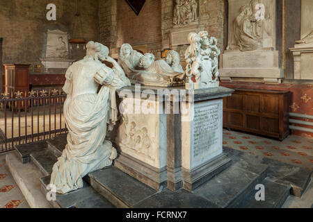 Innenraum der Sackville-Kapelle in St. Michael und alle Engel Kirche in Withyham Dorf, East Sussex, England. Stockfoto