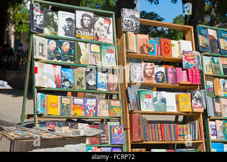 Che Guevara Fidel Castro, Bücher über, zum Verkauf an der Plaza de Armas, Havanna-Kuba Stockfoto