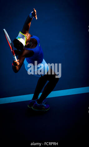 Junge amerikanische Tennisstar Sloane Stephens Niederlagen der veteran Womens champion Serena Williams bei den Australian Open 2013. Stockfoto