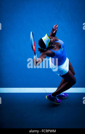 Junge amerikanische Tennisstar Sloane Stephens Niederlagen der veteran Womens champion Serena Williams bei den Australian Open 2013. Stockfoto