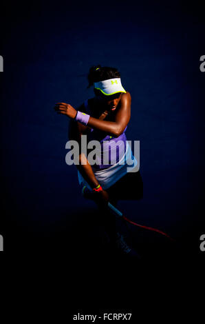 Junge amerikanische Tennisstar Sloane Stephens Niederlagen der veteran Womens champion Serena Williams bei den Australian Open 2013. Stockfoto