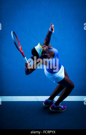 Junge amerikanische Tennisstar Sloane Stephens Niederlagen der veteran Womens champion Serena Williams bei den Australian Open 2013. Stockfoto