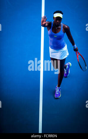 Junge amerikanische Tennisstar Sloane Stephens Niederlagen der veteran Womens champion Serena Williams bei den Australian Open 2013. Stockfoto