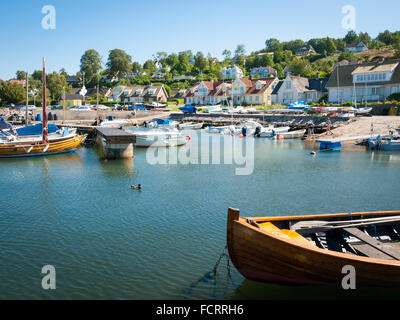 Die kleinen, malerischen Hafen des Dorfes von Arild, Schweden. Stockfoto