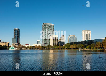 Skyline der Stadt und den Lake Eola, Orlando, Florida, USA Stockfoto