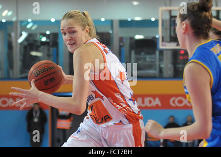 Neapel, Italien. 24. Januar 2016. Neapel pivot Gintare Petronyte in Aktion während der Meisterschaft italienische Serie A Frauen Basketball regulären Saison Saces Mapei Napoli vs. Lavezzini Parma. Parma-Team gewann das Spiel. © Paola Visone/Pacific Press/Alamy Live-Nachrichten Stockfoto