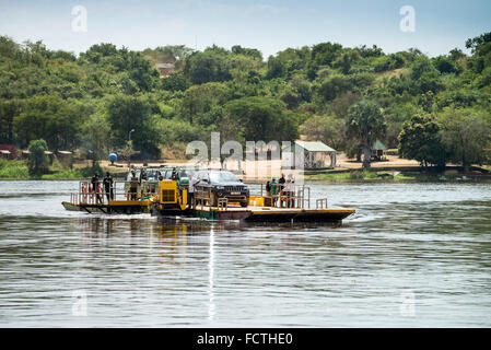 Autofähre über Nils, Murchison Falls National Park, Uganda, Afrika Stockfoto