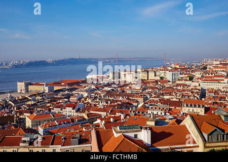 Portugal, Lissabon, Stadtansicht, Tajo und 25 April Brücke Stockfoto