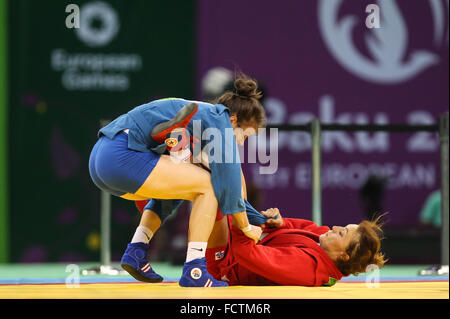 Yana Kostenko (RUS, rot) Vs Kalina Stefanova (BUL, blau). Endgültige. Damen 60kg. Sambo. Heydar Aliyev Arena. Baku2015. 1. Europäische Spiele. Baku. Aserbaidschan. 22.06.2015 Stockfoto