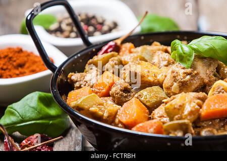 Bhuna Chicken Curry Stil mit Tomate und Tamarinde marinade Stockfoto