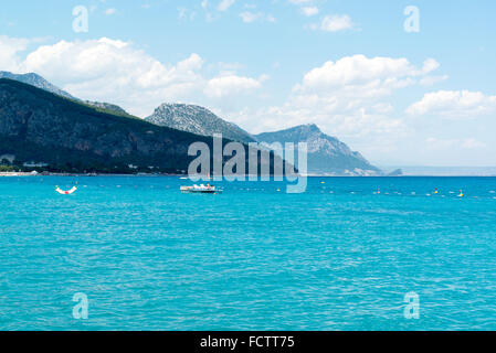 Blick auf das Mittelmeer und das Taurusgebirge in der Türkei Stockfoto