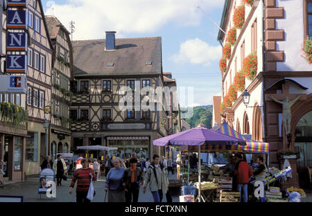 DEU, Deutschland, Bayern, Lohr am Main, Fußgängerzone und das Rathaus.  DEU, Deutschland, Bayern Lohr am Main, Fus Stockfoto