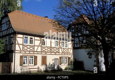 DEU, Deutschland, Bayern, Lohr am Main, dem Kirchplatz im alten Teil der Stadt.  DEU, Deutschland, Bayern Lohr am Main Stockfoto