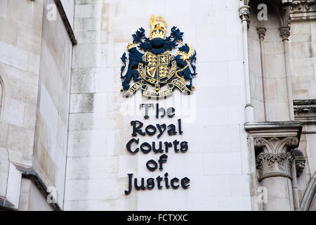 Die Königliche Gerichtshöfe in Fleet Street, Strand, London. Das Gebäude beherbergt der High Court und der Court of Appeal. Stockfoto