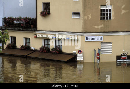 DEU, Deutschland, Bayern, Passau, Hochwasser der Donau, 13.08.2002.  DEU, Deutschland, Bayern, Passau, Hochwasser der Donau bin Stockfoto