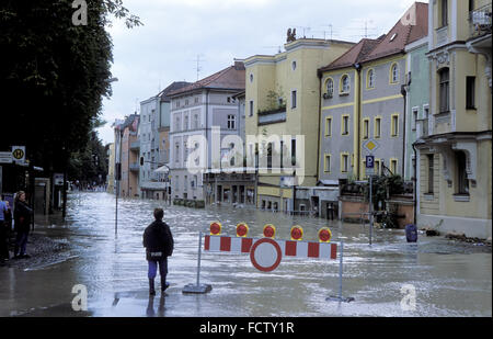 DEU, Deutschland, Bayern, Passau, Hochwasser der Donau, 13.08.2002.  DEU, Deutschland, Bayern, Passau, Hochwasser der Donau bin Stockfoto