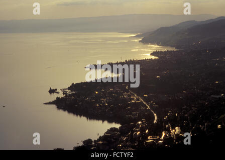 CHE, Schweiz, Blick auf den Genfer See in der Nähe von Montreux und Vevey. Stockfoto