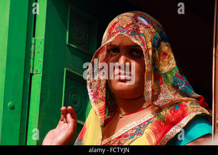Rajasthani Frauen in traditioneller Kleidung. Pushkar, Ajmer, Rajasthan, Indien Stockfoto