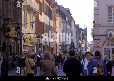 DEU, Deutschland, Heidelberg, der Hauptstrasse im alten Teil der Stadt.  DEU, Deutschland, Heidelberg, sterben Hauptstrasse in der A Stockfoto