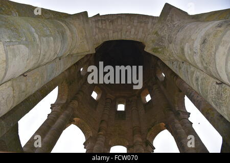 Achteckige Turm der Abbaye Saint Sauveur de Charroux (Saint Sauveur Abbey), Vienne (86) Frankreich Stockfoto