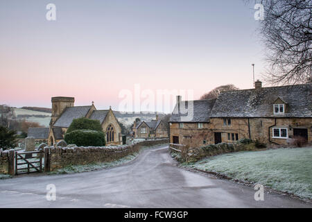 Am frühen Morgen Winter frost im Dorf Snowshill Cotswolds, Gloucestershire, England Stockfoto