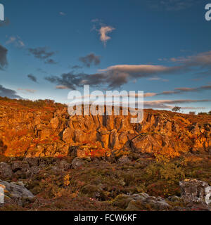 Sonnenuntergang über Lava und Moos, Nationalpark Thingvellir, Island Stockfoto