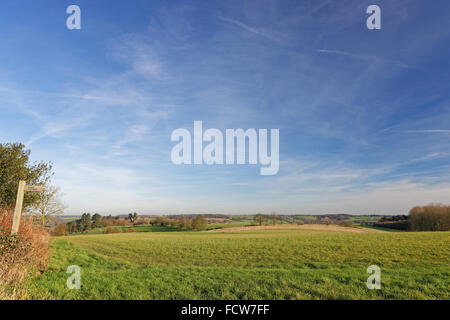 Blick über den Fluss Stour Valley in Suffolk, UK. Einem Gebiet, bekannt geworden durch Künstler John Constable. Stockfoto