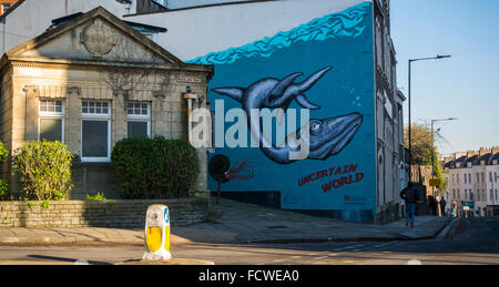 Streetart im Zentrum von Bristol, UK. Unsicheren Welt durch Lucas Eskapaden. Stockfoto