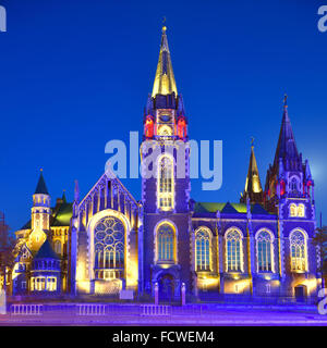 Kirche St. Olha und Elizabeth in der Nacht in Lemberg. Ukraine. Stockfoto