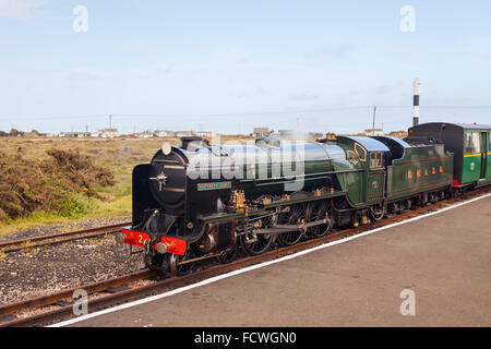 Die Romney, Hythe & Dymchurch Light Railway, eine Dampf- und Diesel betriebene Kleinbahn zwischen Hythe und Dungeness in Kent, England Stockfoto