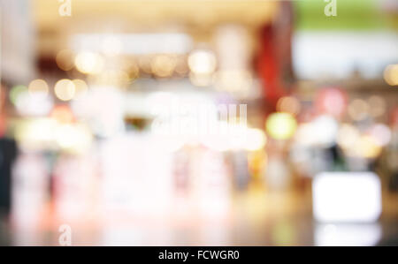 Lichter der Duty-Free-Shop im Flughafen - defokussierten Hintergrund Stockfoto