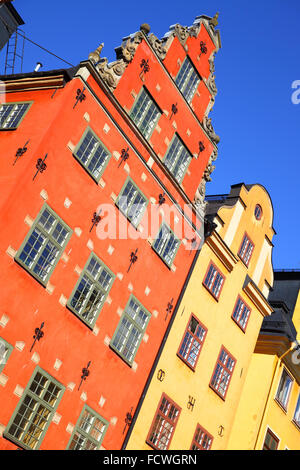 Alte Häuser am Platz Stortorget in Stockholm. Geneigte Komposition Stockfoto