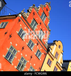 Alte Häuser am Platz Stortorget in Gamla Stan, Stockholm. Tilt-Zusammensetzung Stockfoto