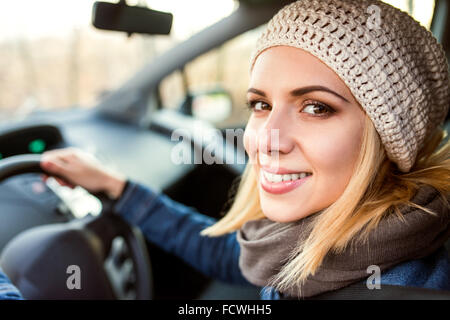 Frau Auto fahren Stockfoto