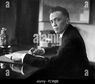 J. Edgar Hoover, der erste Direktor des Federal Bureau of Untersuchung (FBI) in den USA, Dezember 1924. Wenn dieses Bild aufgenommen wurde, war er nur 29 Jahre alt und Direktor des Bureau of Investigation, Vorläufer des FBI. Stockfoto