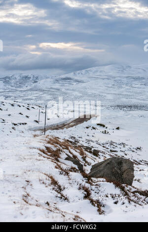 Crathie Pass bei Glen Gairn in den Highlands von Schottland. Stockfoto