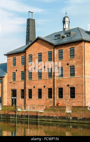 Horstmann Brüder Mühle in Leicester nach Renovierungsarbeiten in 2015/16 am Ufer des Flusses steigen. Stockfoto