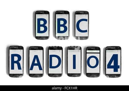 BBC Radio4 geschrieben auf den Bildschirmen der Smartphone vor weißem Hintergrund fotografiert. Stockfoto