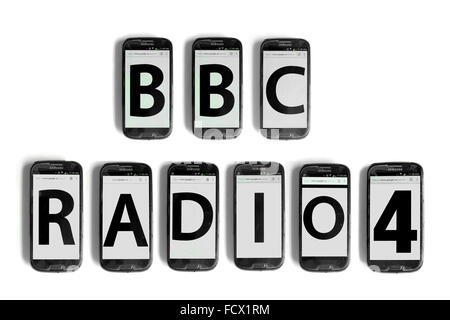 BBC Radio4 geschrieben auf den Bildschirmen der Smartphone vor weißem Hintergrund fotografiert. Stockfoto