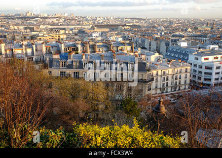 Blick vom Sacre Coeur mit Blick auf Montmartre in Paris, Frankreich. Stockfoto