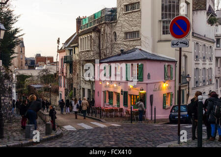 Cafe, Bar, Restaurant, La Maison Rose. Das rosa Haus, Montmartre, 18. Arrondissement, Paris, Frankreich. Stockfoto