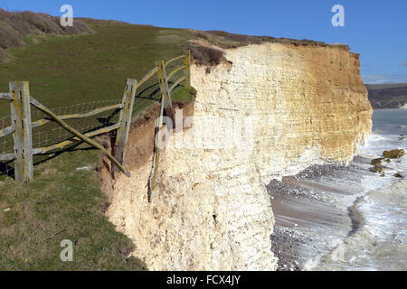 Gefährliche Klippe Küste Erosion, Hoffnung Gap in der Nähe der sieben Schwestern, East Sussex. UK Stockfoto