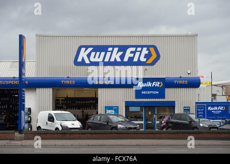 Kwik Fit Auto Gargae in Newport Road in Cardiff, Südwales. Stockfoto