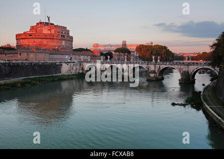 Burg des Heiligen Engels das Mausoleum des Hadrian am Fluss Tiber in Rom, Italien; Castel Sant ' Angelo, Roma Stockfoto