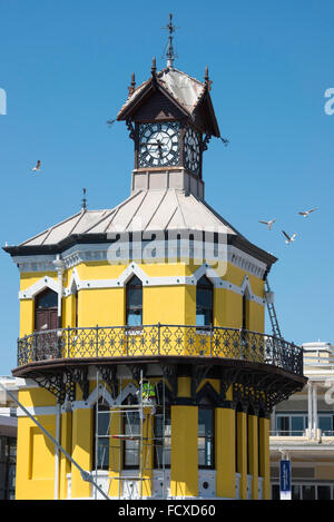 Viktorianische Uhrturm, Victoria & Albert Waterfront, Cape Town, Western Cape Province, Südafrika Stockfoto