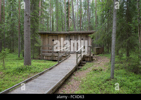 Handicap zugänglich Rampe und Toiletten im Bereich Polarkreis Wandern in der Nähe von Rovaniemi, Finnland Stockfoto