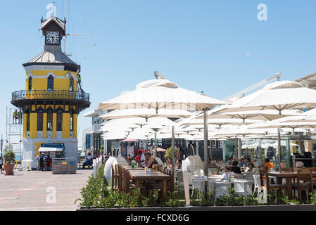 Cape Town Fish Market Restaurant und Uhrturm, Victoria & Albert Waterfront, Cape Town, Western Cape Province, Südafrika Stockfoto