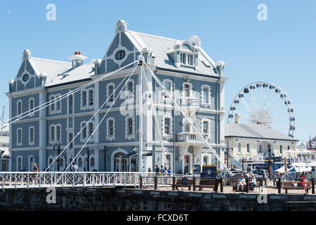 African Trading Post Gebäude und "Cape Rad", Victoria & Albert Waterfront, Cape Town, Western Cape Province, Südafrika Stockfoto