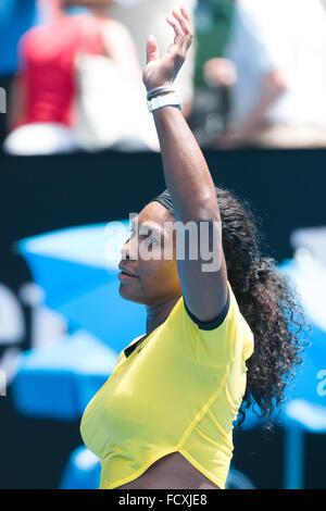 Melbourne, Australien. 26. Januar 2016. Serena Williams der Vereinigten Staaten von Amerika feiert ihren Sieg eine Runde Viertelfinale match gegen Maria Sharapova der Russischen Föderation am Tag neun des 2016 Australian Open Grand Slam Tennis-Turnier im Melbourne Park in Melbourne, Australien. Serena Williams gewann 64 61. Sydney Low/Cal Sport Media/Alamy Live-Nachrichten Stockfoto