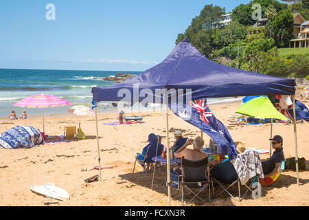 Sydney, Australien. 26. Januar 2016. Viele Bewohner von Sydney ging an die Küste nach 2016 National Australia Day am 26. Januar zu feiern, hier im Palm Beach auf Sydneys Nordstrände Familien Spaß und genossen Mittagessen an einem Sommertag hatten, Credit: model10/Alamy Live-Nachrichten Stockfoto